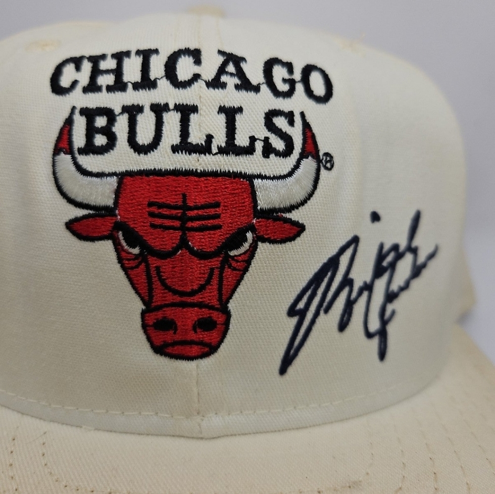 Vintage 90's Chicago Bulls Michael Jordan 23 Signature White Snapback Hat - Picture 2 of 6